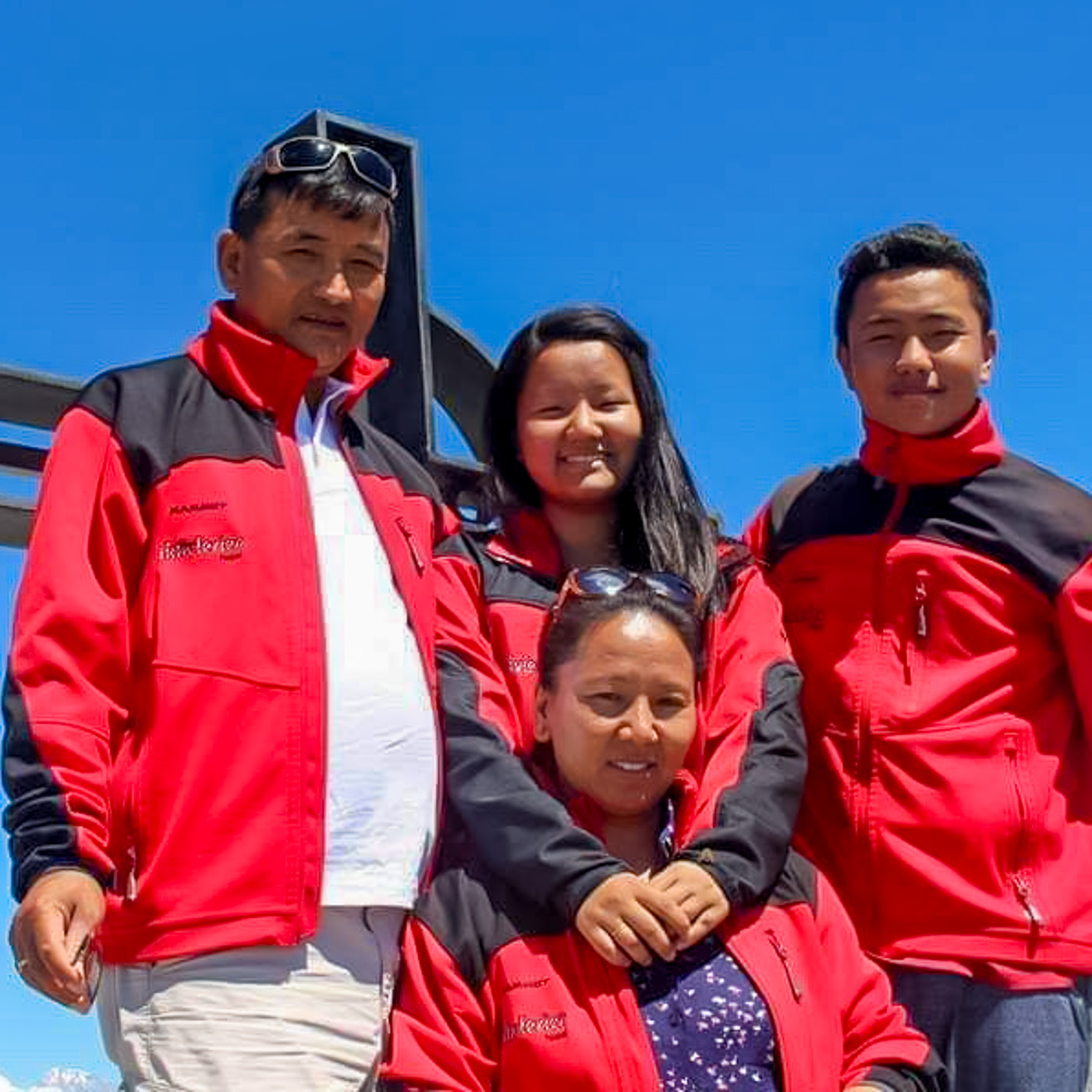 Mingmar Sherpa mit Frau, Sohn und Tochter